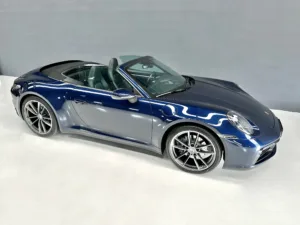 Porsche 911 992 Carrera Cabriolet disponibile per il noleggio libero, fotografata nella sede di Exclusive Rent Italy