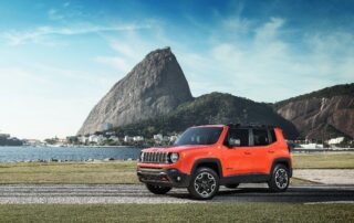 Jeep Renegade bianca a noleggio auto sostitutiva a Brescia