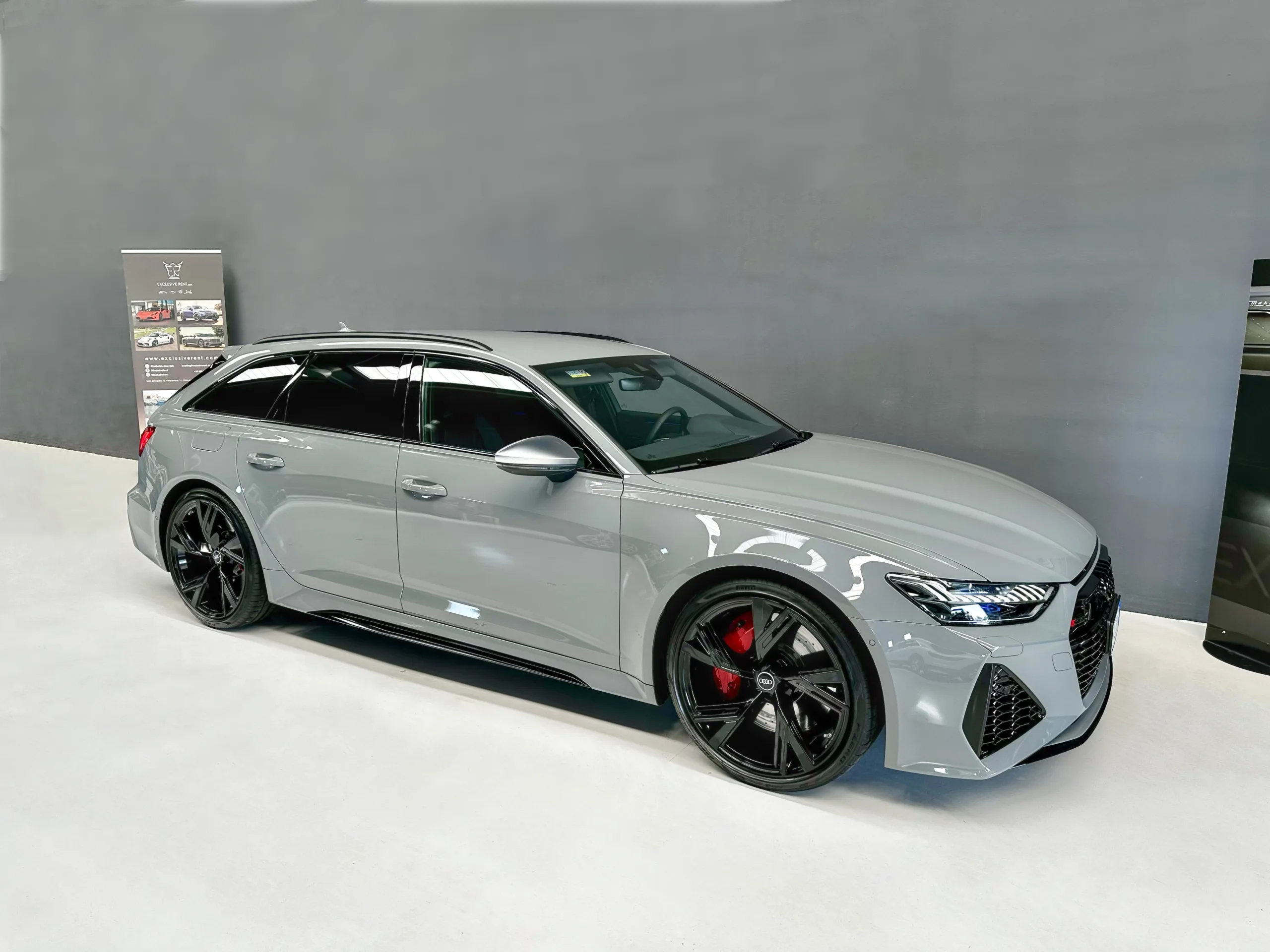 Audi RS6 Avant Capristo kit disponibile e pronta per il noleggio libero a breve termine fotografata presso Exclusive Rent Italy