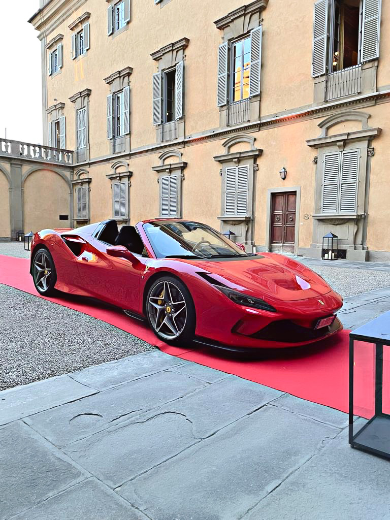 76d61dc3-ec17-450b-9736-7570b09c1b56 Ferrari a noleggio consegna personalizzata fuori sede