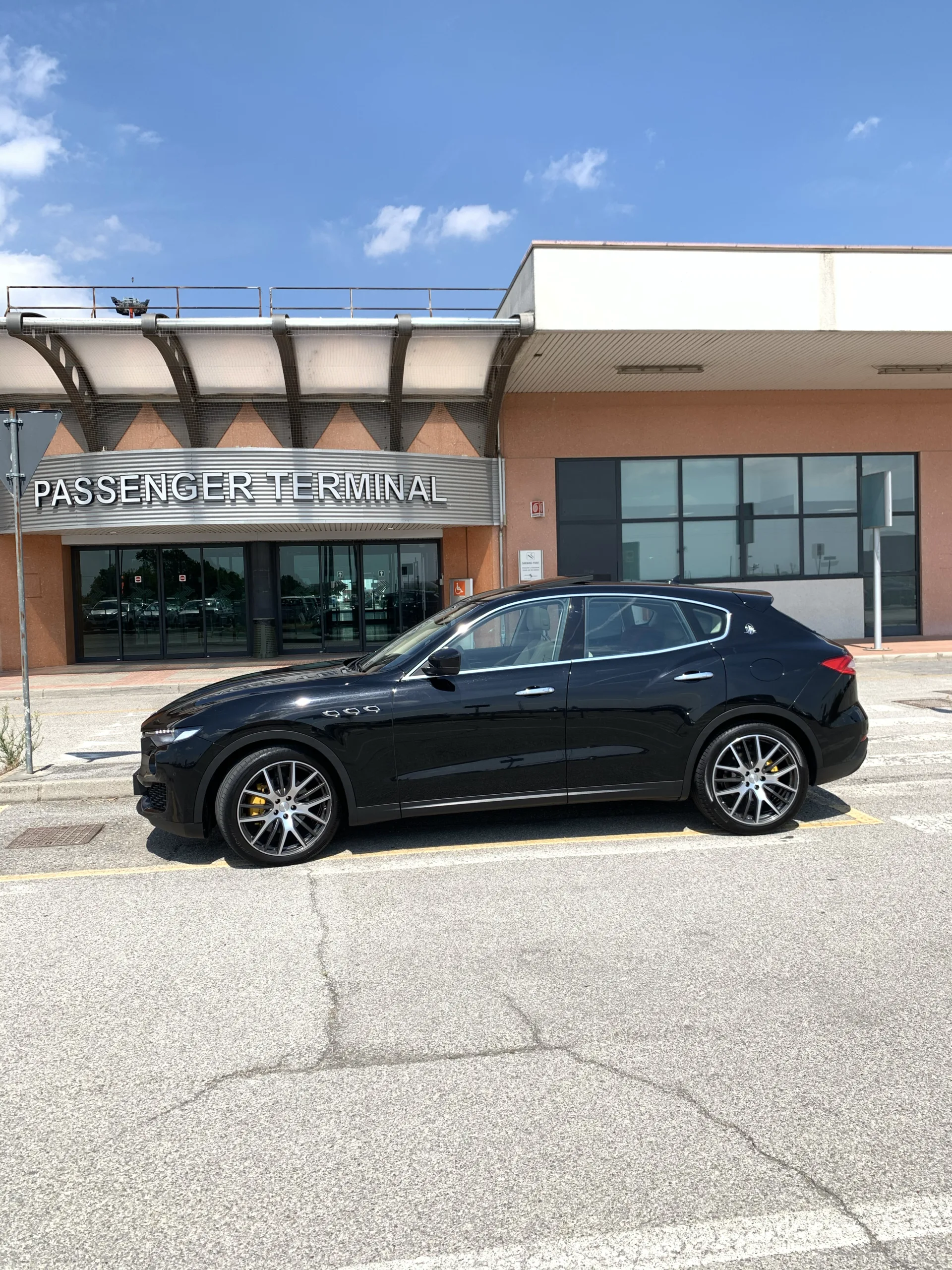 IMG_3554 consegna auto premium a noleggio in Aeroporto Brescia Montichiari