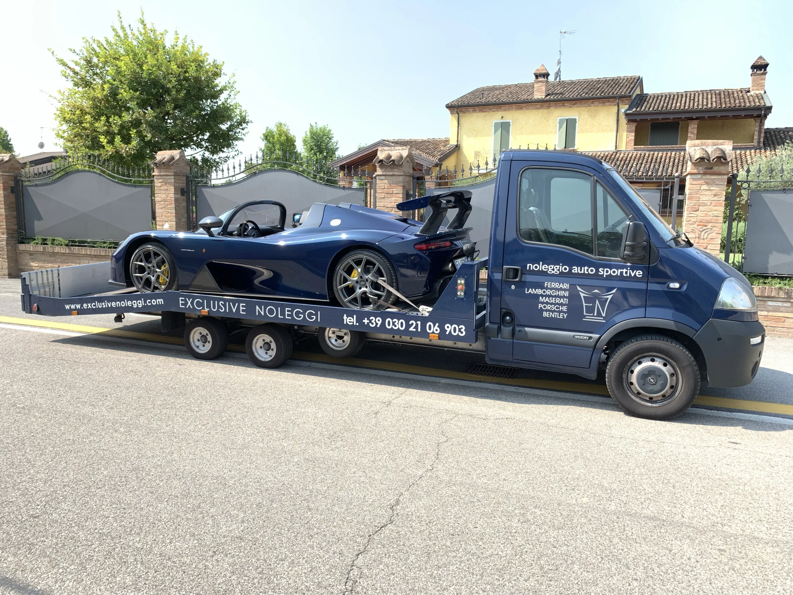 IMG_4847 Servizio personalizzato di consegna e ripresa a domicilio di auto di lusso a noleggio