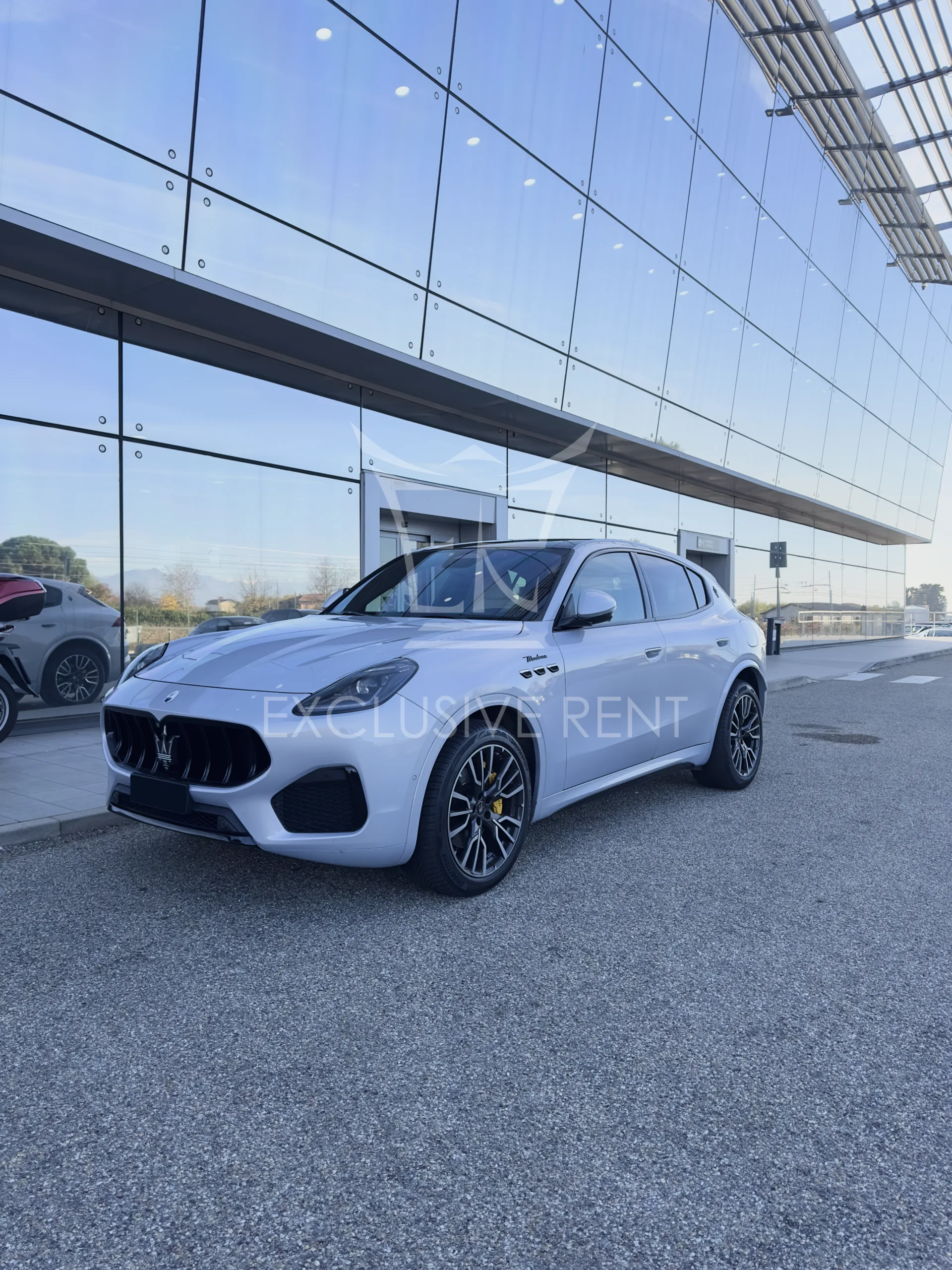 Torino Caselle Maserati 2 Consegna Maserati Grecale a noleggio aviazione privata Torino caselle