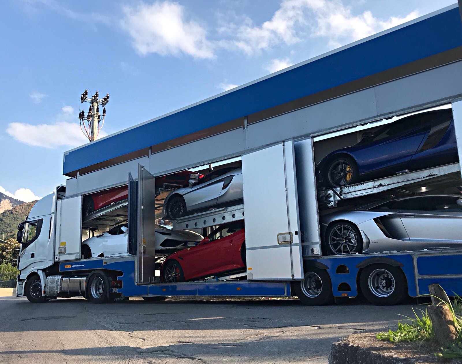 Trasporto supercar Personalized car rental delivery and pick-up for tour