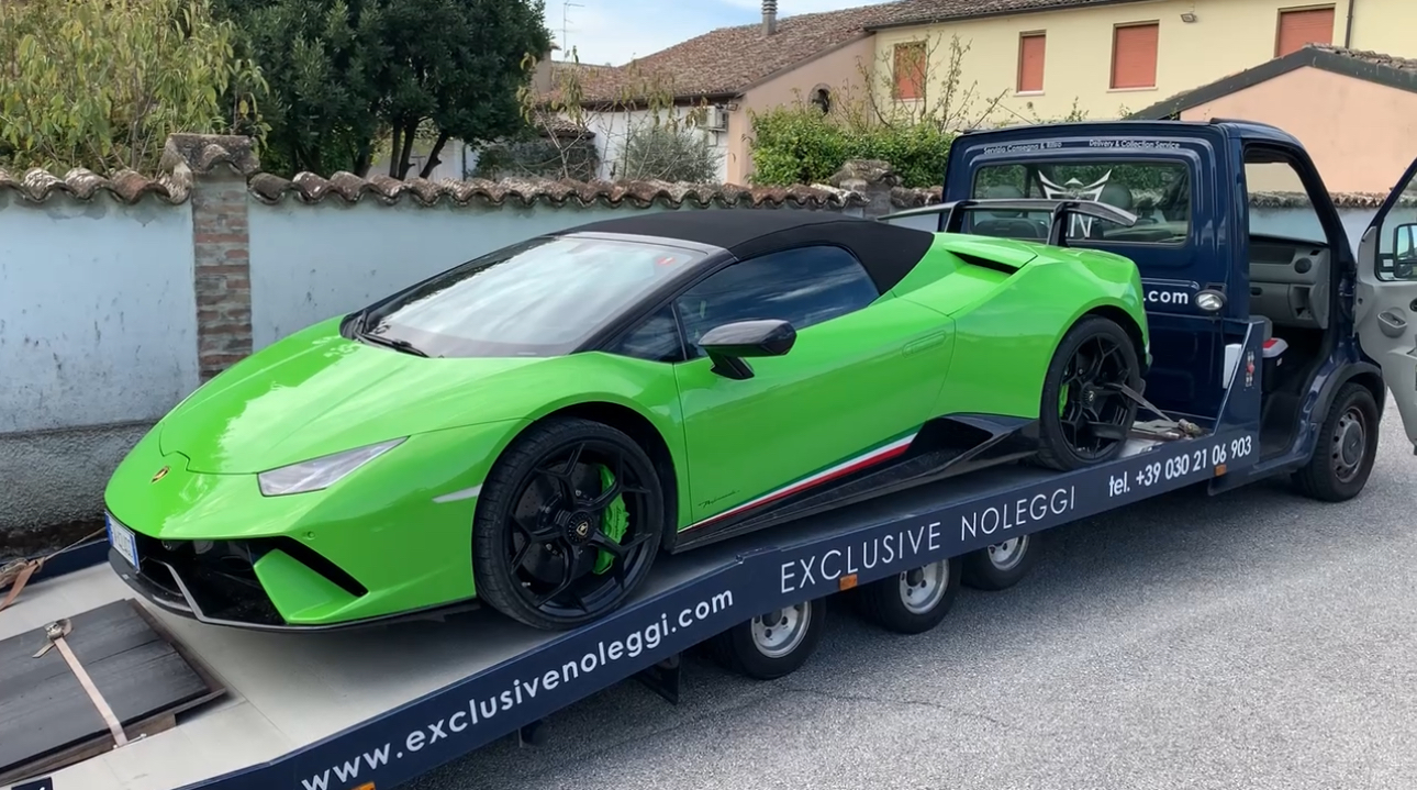 Visualizza foto recenti Auto sportive a noleggio direttamente a casa tua o dove vuoi con il nostro servizio di consegna personalizzato