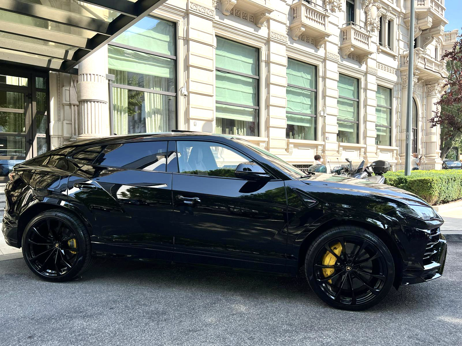 d614eadc-a772-4504-a479-b2d4ddc15541 Auto di lusso a noleggio direttamente in hotel