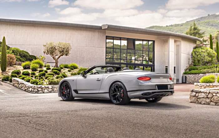 Luxury convertible car rental in Italy for exclusive travel